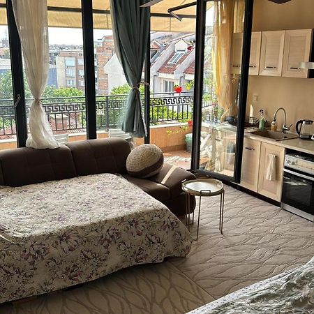 Downtown Central Apartment With Working Kitchen, City Views & Free Parking 卡赞勒克 外观 照片