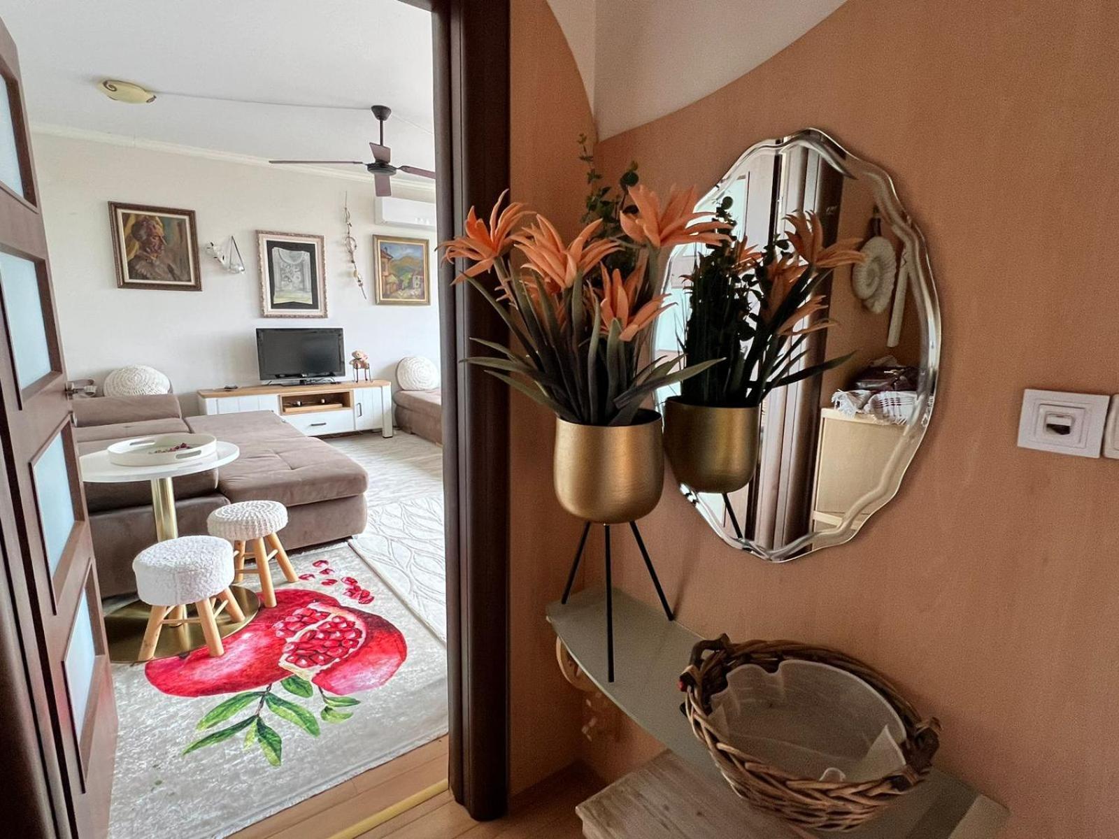 Downtown Central Apartment With Working Kitchen, City Views & Free Parking 卡赞勒克 外观 照片