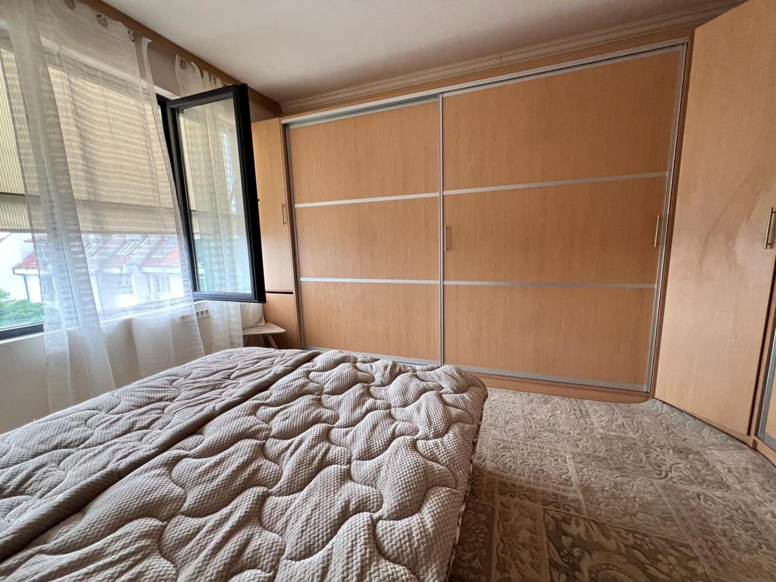 Downtown Central Apartment With Working Kitchen, City Views & Free Parking 卡赞勒克 外观 照片