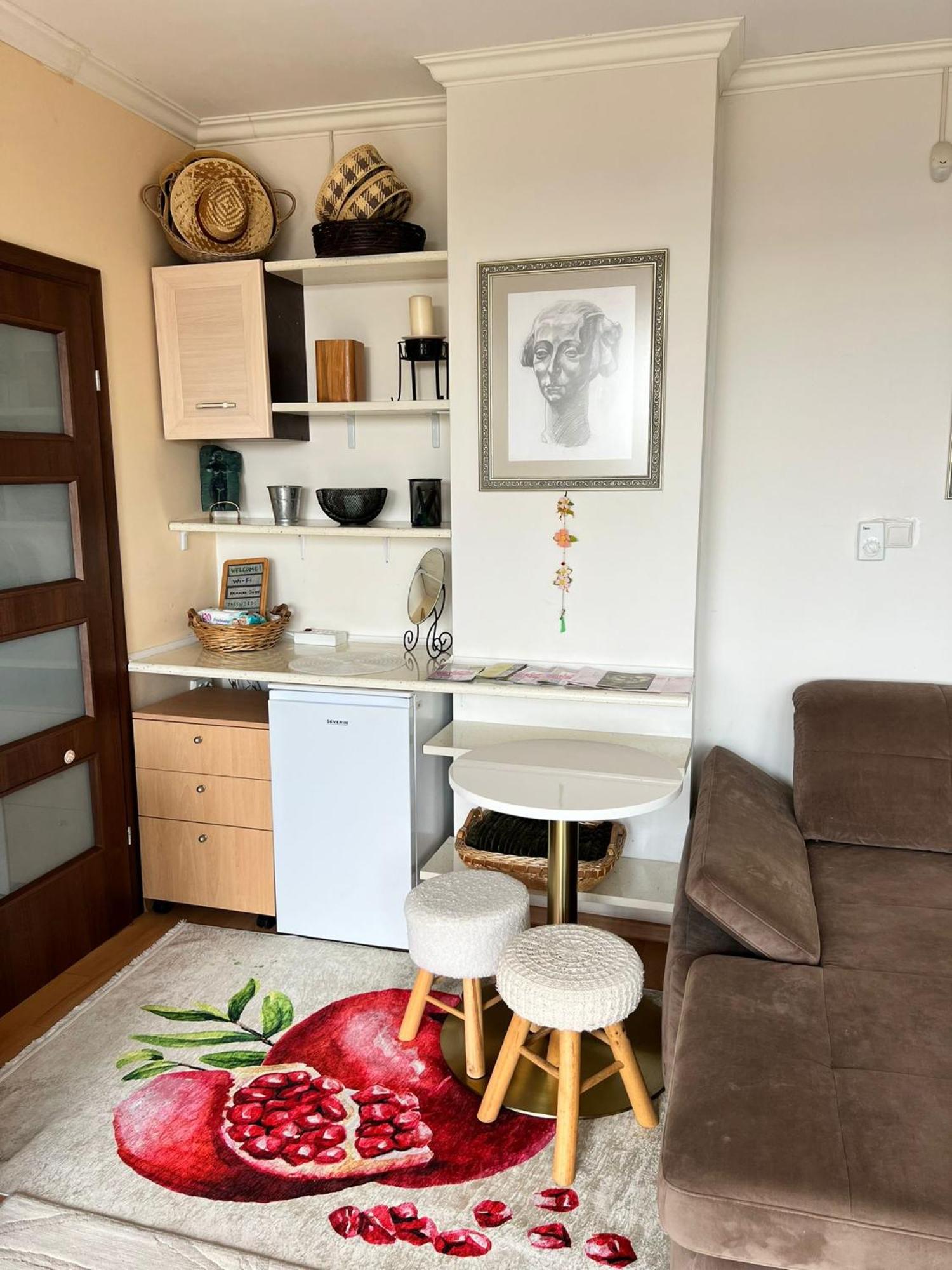 Downtown Central Apartment With Working Kitchen, City Views & Free Parking 卡赞勒克 外观 照片