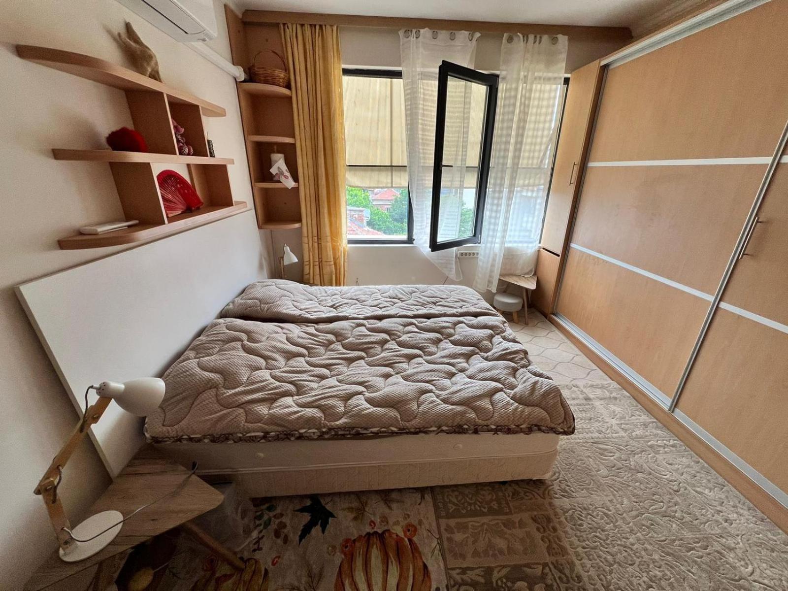 Downtown Central Apartment With Working Kitchen, City Views & Free Parking 卡赞勒克 外观 照片