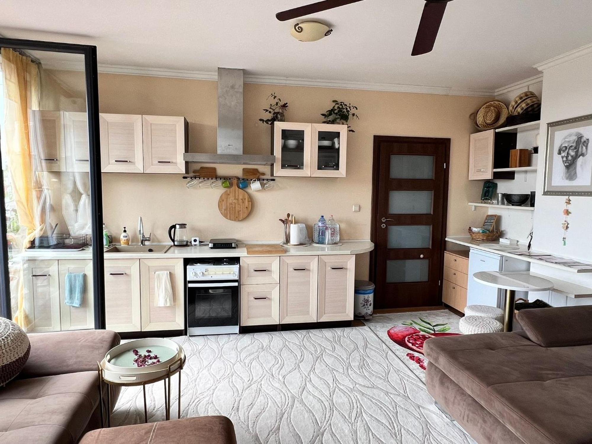 Downtown Central Apartment With Working Kitchen, City Views & Free Parking 卡赞勒克 外观 照片