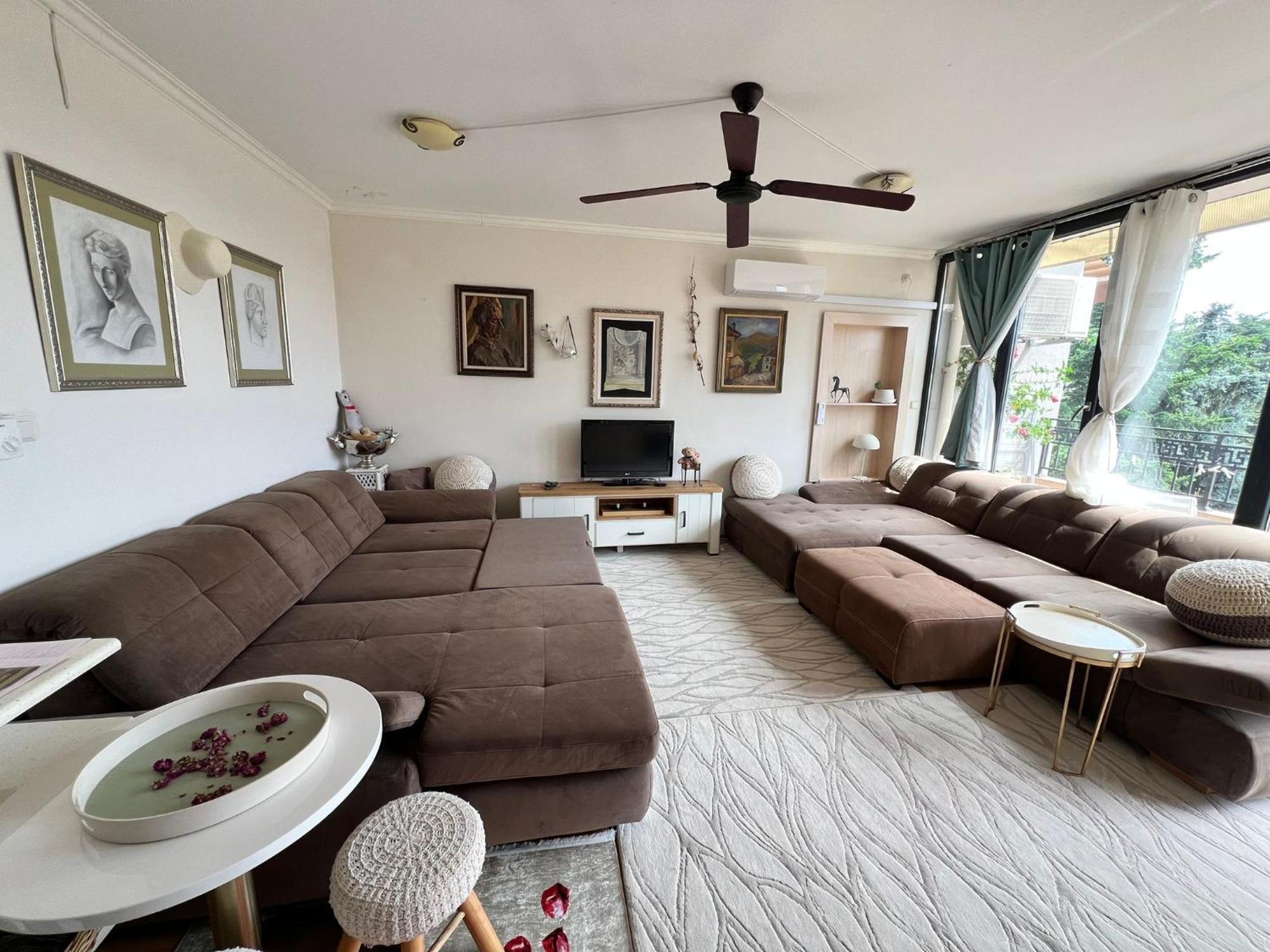 Downtown Central Apartment With Working Kitchen, City Views & Free Parking 卡赞勒克 外观 照片