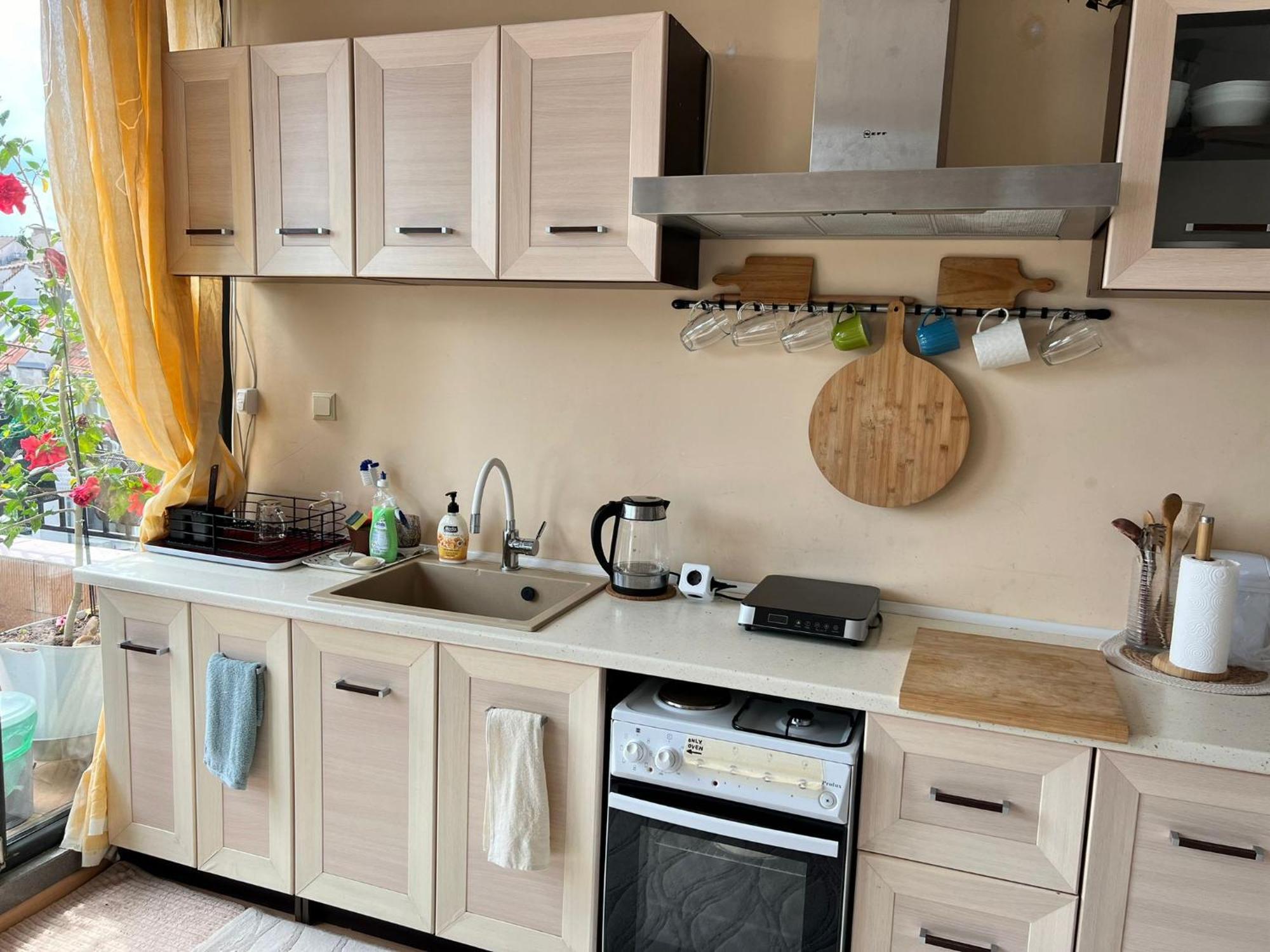 Downtown Central Apartment With Working Kitchen, City Views & Free Parking 卡赞勒克 外观 照片