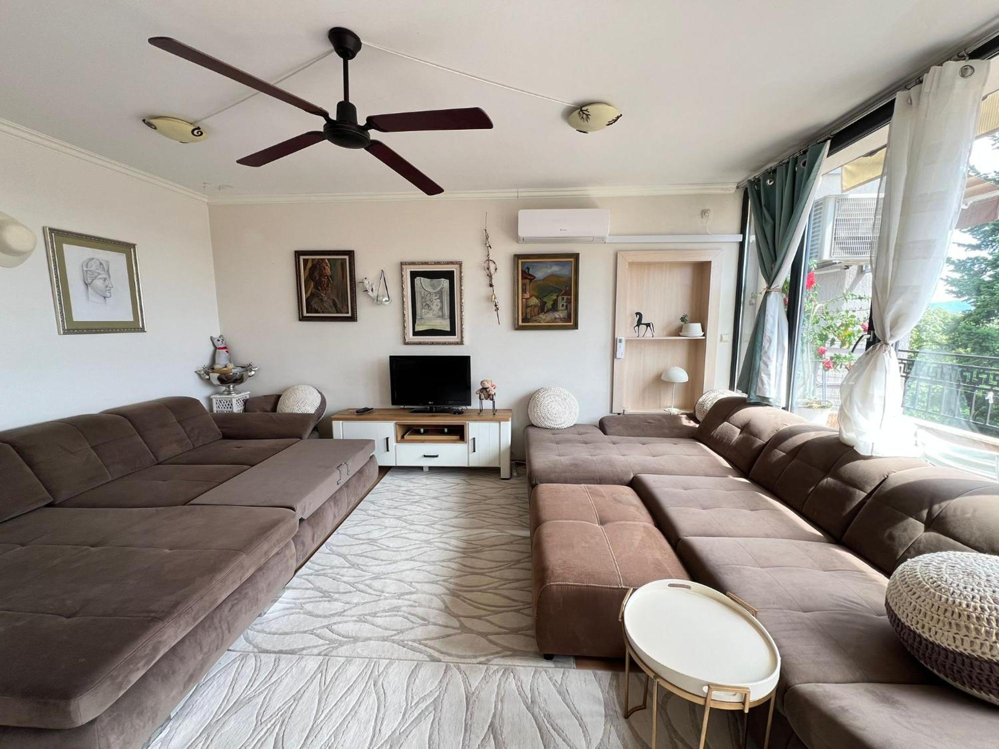 Downtown Central Apartment With Working Kitchen, City Views & Free Parking 卡赞勒克 外观 照片