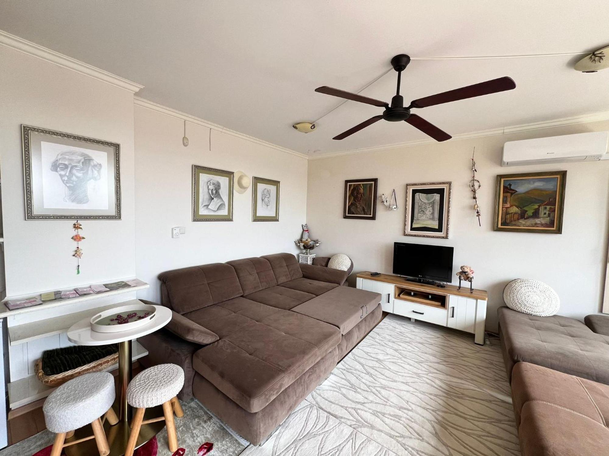 Downtown Central Apartment With Working Kitchen, City Views & Free Parking 卡赞勒克 外观 照片