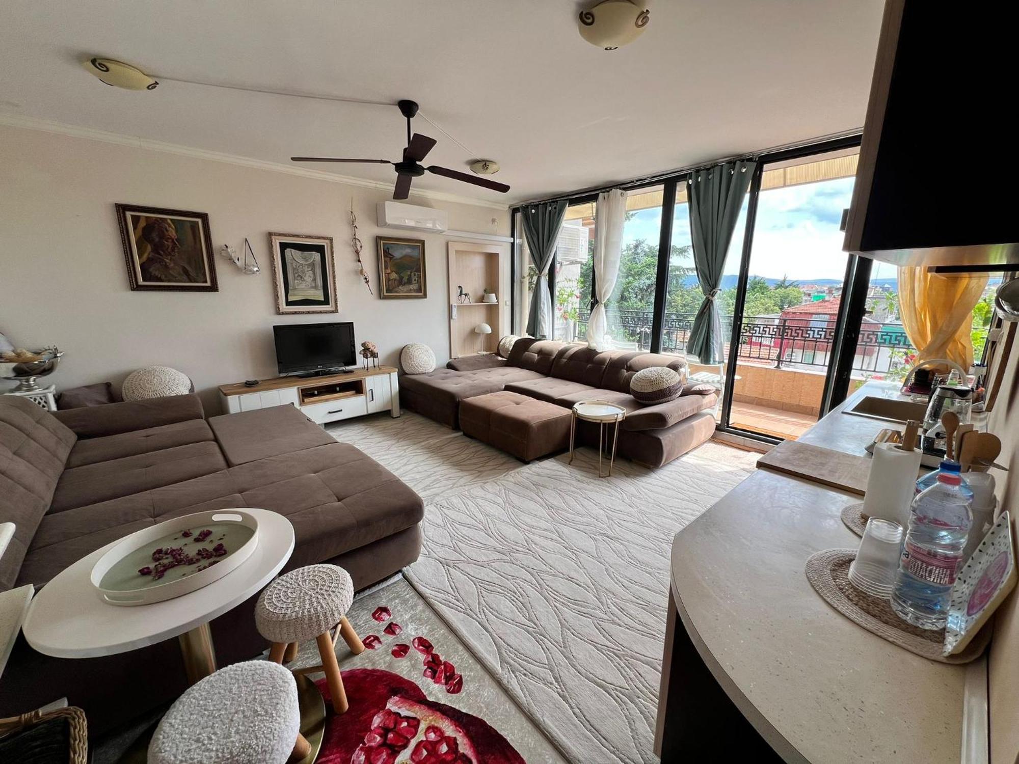 Downtown Central Apartment With Working Kitchen, City Views & Free Parking 卡赞勒克 外观 照片