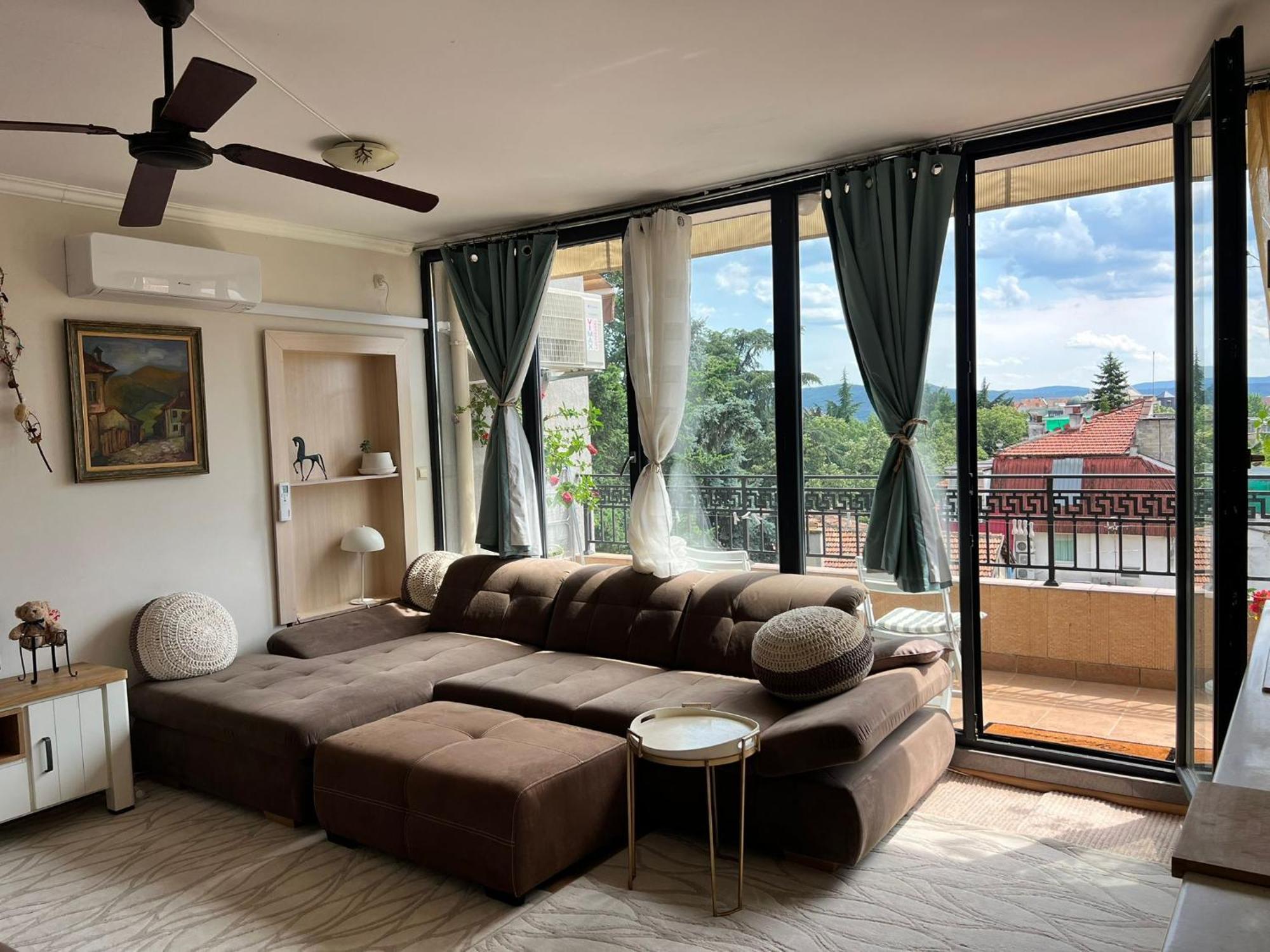 Downtown Central Apartment With Working Kitchen, City Views & Free Parking 卡赞勒克 外观 照片