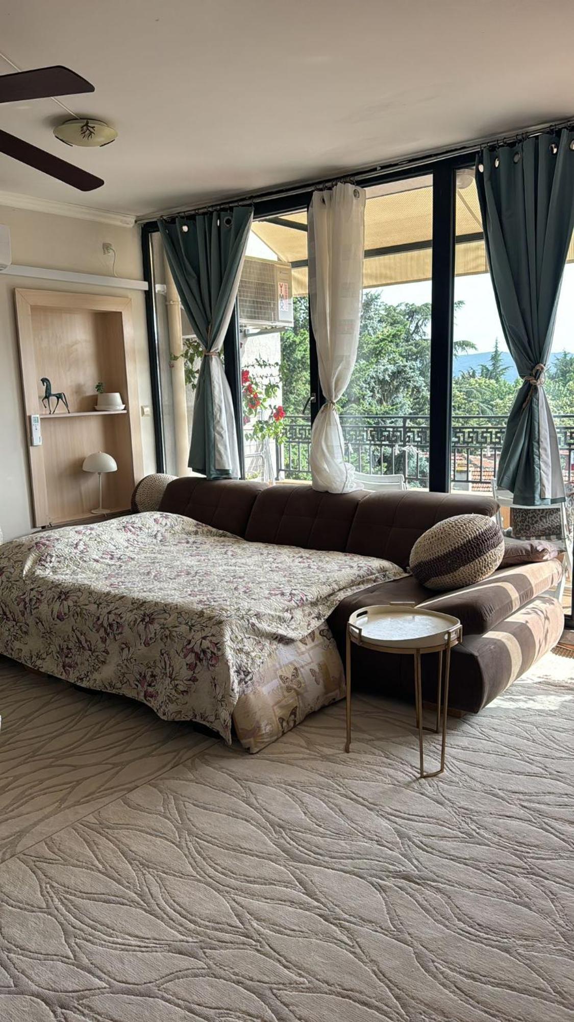 Downtown Central Apartment With Working Kitchen, City Views & Free Parking 卡赞勒克 外观 照片