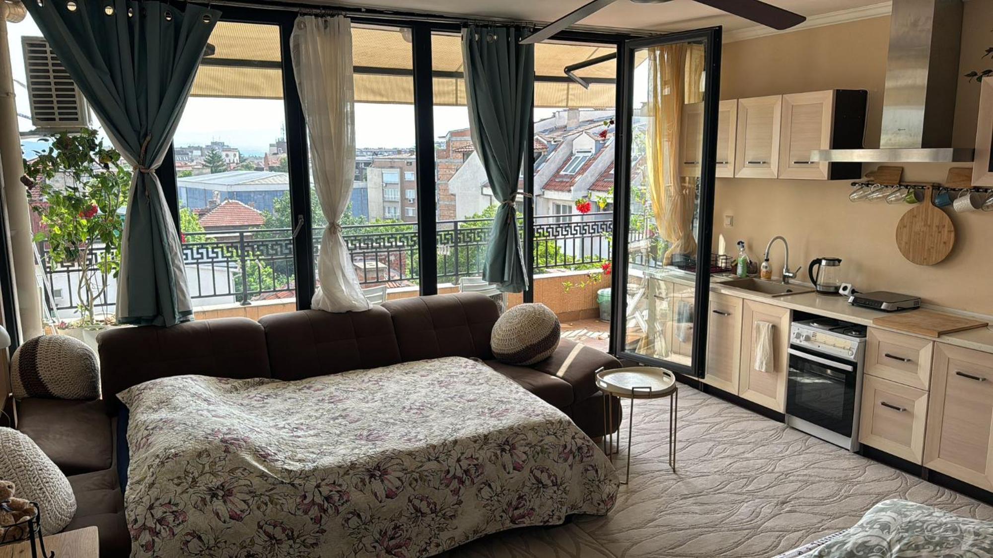 Downtown Central Apartment With Working Kitchen, City Views & Free Parking 卡赞勒克 外观 照片