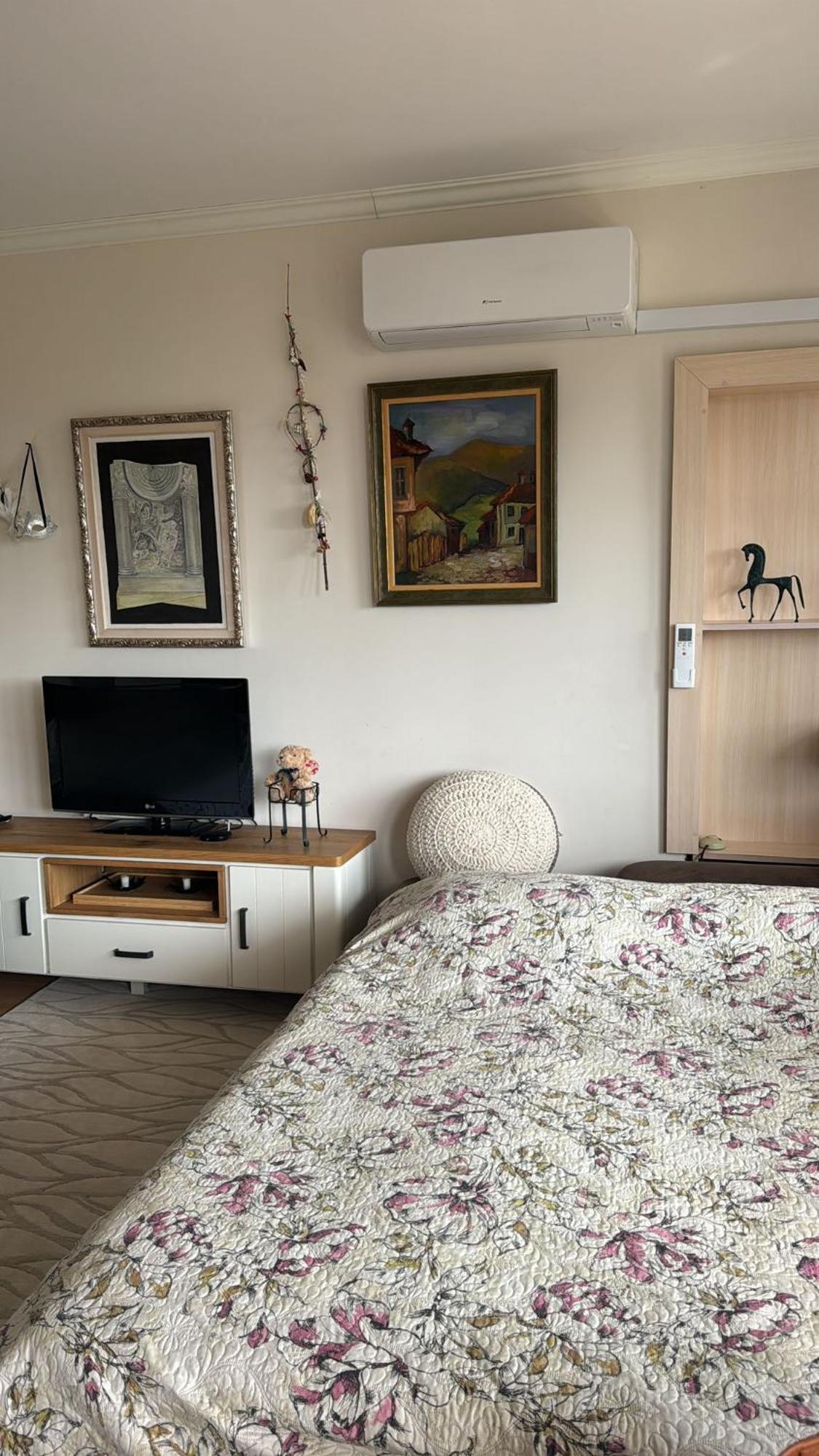 Downtown Central Apartment With Working Kitchen, City Views & Free Parking 卡赞勒克 外观 照片