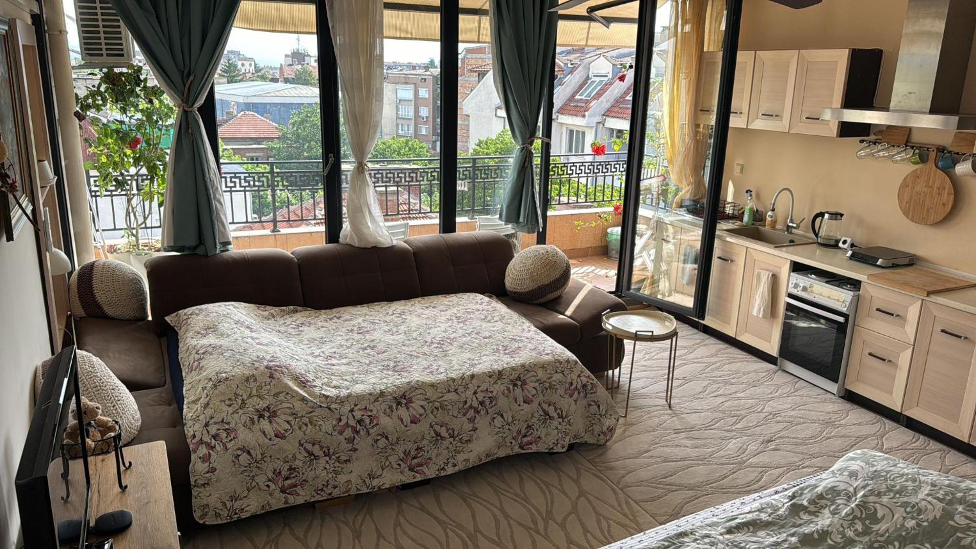 Downtown Central Apartment With Working Kitchen, City Views & Free Parking 卡赞勒克 外观 照片