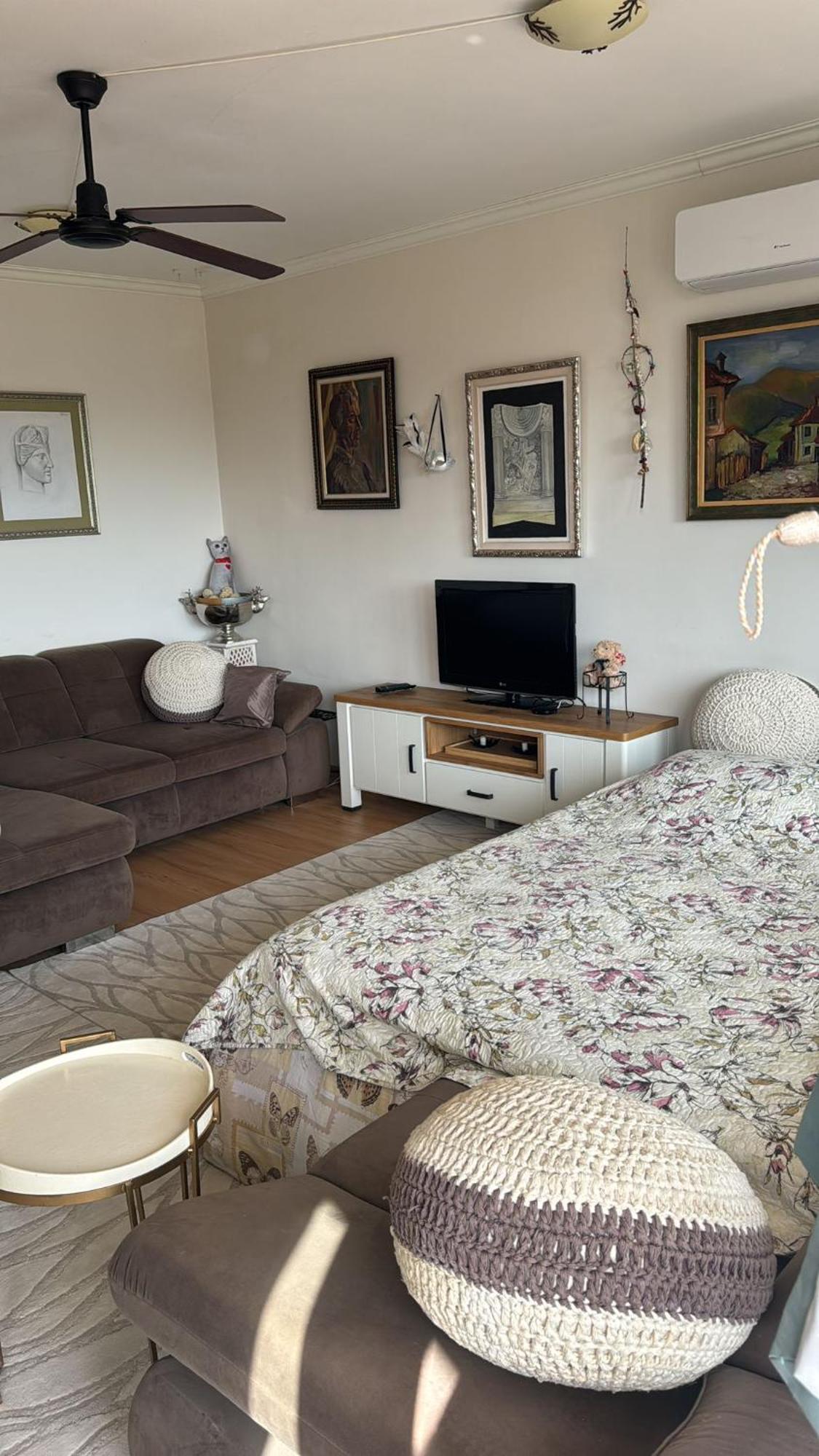 Downtown Central Apartment With Working Kitchen, City Views & Free Parking 卡赞勒克 外观 照片